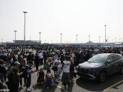 邮报：决赛场外因安检混乱，球迷排长队入场